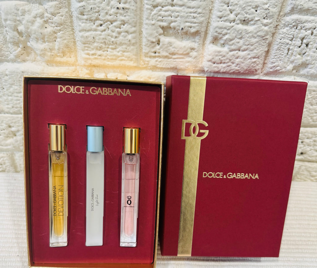 ❤️ Dolce & Gabbana Mini Perfume Gift Set – 100% Original ❤️

Hermoso set de mini perfumes de la prestigiosa marca Dolce & Gabbana 💎  
Perfecto para regalo 🎁 o para llevar en tu bolsa / viajes ✈️

Incluye 3 fragancias en presentación miniatura:  
✨ Difer